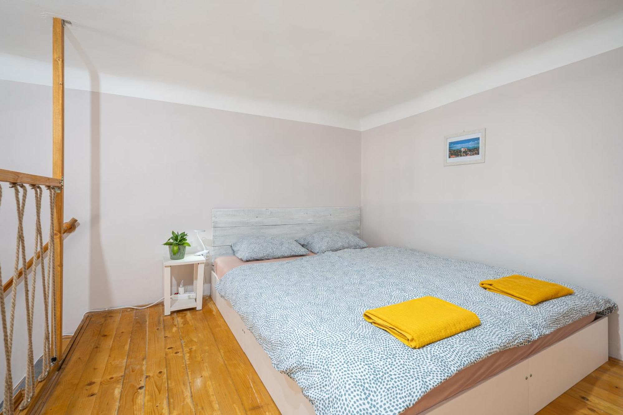 Affordable Heroes' Square Apartmán *